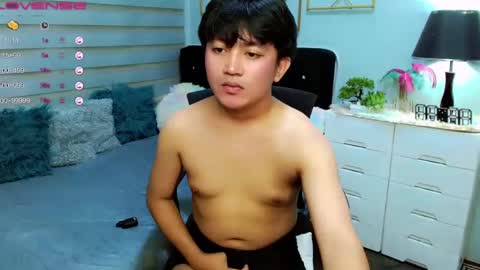 Snapshot of itsme_berniexx chatting on January 2, 2025, 1:19 pm ask me online show from January 2, 2025, 1:19 pm