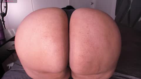 Snapshot of itsmoon_swt_ chatting on June 11, 2026, 7:01 pm Moon online show from June 11, 2026, 7:01 pm