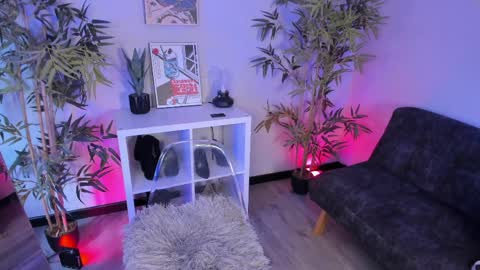 itsmroom online show from April 1, 2026, 1:41 pm