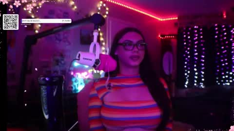 Nicki Foxx online show from October 28, 2025, 3:54 am