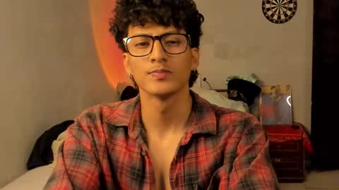 Snapshot of ivano_jones chatting on February 14, 2025, 3:33 am Ivano online show from February 14, 2025, 3:33 am