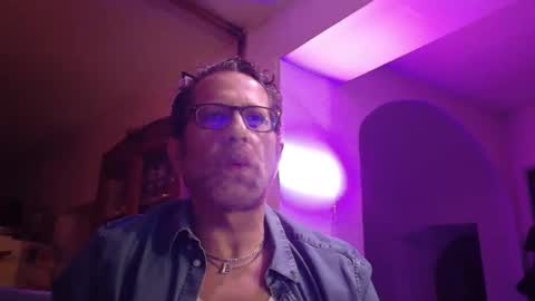 Snapshot of ivariello chatting on January 8, 2026, 8:55 pm yves online show from January 8, 2026, 8:55 pm