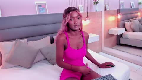 Ivonne Duval  online show from April 4, 2026, 1:30 pm