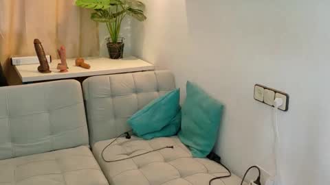 ivonneanddom online show from October 24, 2025, 10:11 am