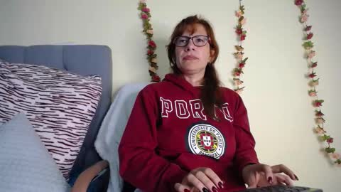 Snapshot of ivonnehills_19 chatting on May 13, 2026, 10:17 pm Ivonne online show from May 13, 2026, 10:17 pm