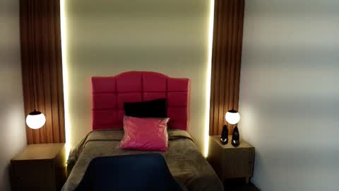 I V O N N E R O S S online show from February 5, 2026, 12:10 pm