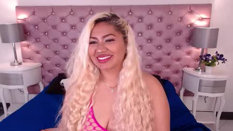 IvonnyBon online show from February 13, 2026, 3:35 am