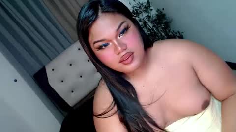 Ivory Cat RAWR online show from December 18, 2025, 3:23 am