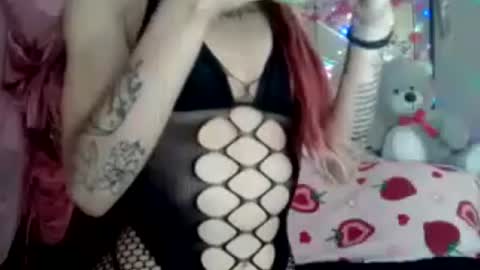 ivorytrixx online show from June 25, 2026, 4:01 am