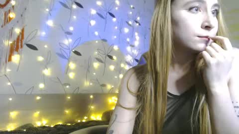 Snapshot of ivy_dean_ chatting on February 16, 2025, 12:19 am Ivy online show from February 16, 2025, 12:19 am