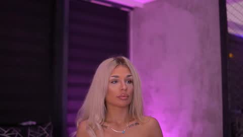 IvyRowa online show from October 23, 2025, 5:55 pm