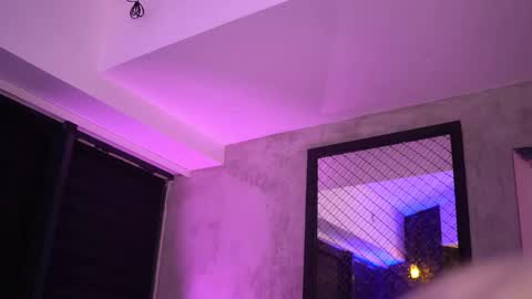 IvyRowa online show from December 4, 2025, 6:38 pm