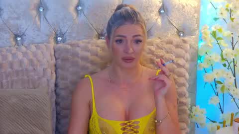 Snapshot of izabellle02 chatting on May 31, 2026, 3:36 am Izabella online show from May 31, 2026, 3:36 am