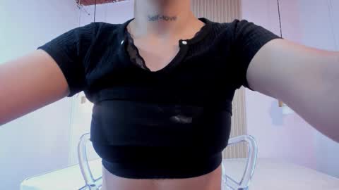 izelevans online show from February 15, 2026, 12:03 pm