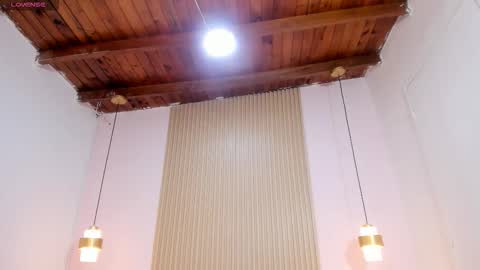 izelevans online show from March 14, 2026, 6:13 pm