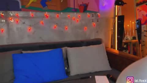 izi online show from October 29, 2025, 4:09 pm