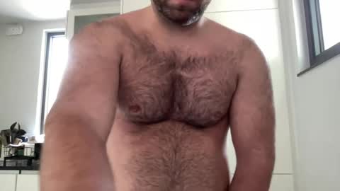 Izylduur online show from August 4, 2026, 7:44 am