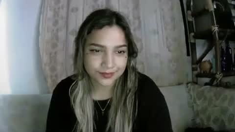 izzy_32 online show from April 21, 2026, 7:03 am