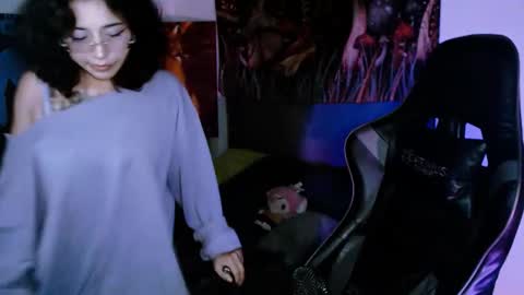 jade 18  online show from November 18, 2025, 5:34 am