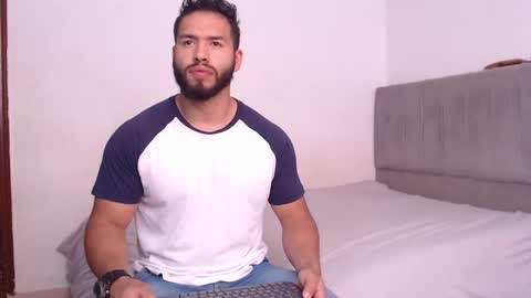 Snapshot of jack_master_muscle chatting on February 25, 2025, 6:20 pm jack and leah online show from February 25, 2025, 6:20 pm