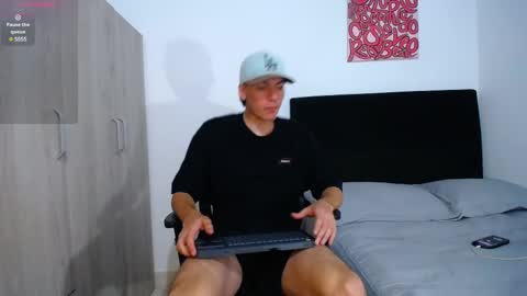 INDEPENDENT MODEL online show from February 20, 2025, 4:39 am