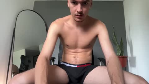 INDEPENDENT MODEL online show from October 29, 2025, 2:19 pm