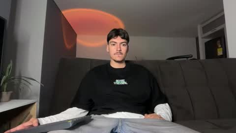 INDEPENDENT MODEL online show from November 23, 2025, 4:01 am