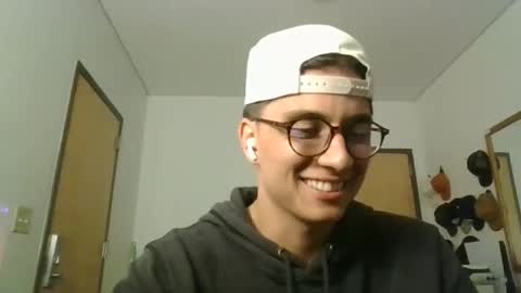 Snapshot of jackstrongof chatting on May 24, 2026, 4:28 am ImZacharyTyler online show from May 24, 2026, 4:28 am