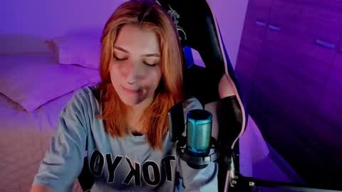 Linda Sofia help me get to 100 thumbs up online show from December 21, 2024, 4:41 am