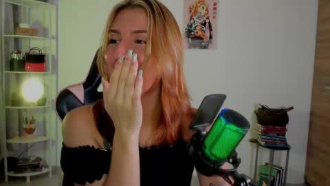 Linda Sofia help me get to 100 thumbs up online show from February 2, 2025, 3:54 am