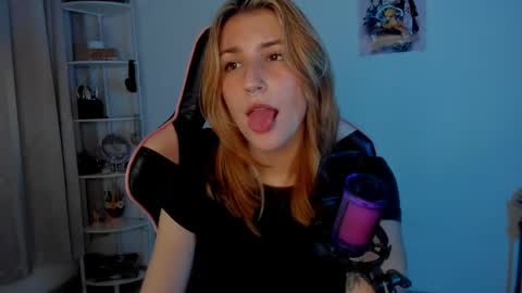 Linda Sofia help me get to 100 thumbs up online show from February 10, 2025, 6:20 am