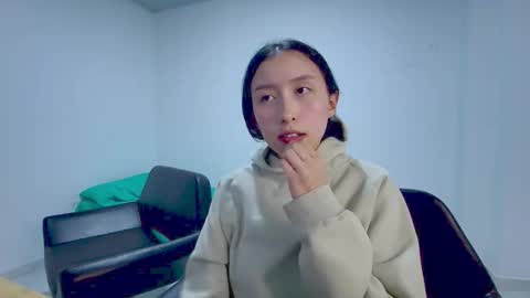 jackyrosee2323 online show from November 24, 2025, 11:48 pm