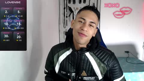 Snapshot of jacob_wolf_xxx chatting on October 5, 2025, 4:44 am jacob online show from October 5, 2025, 4:44 am