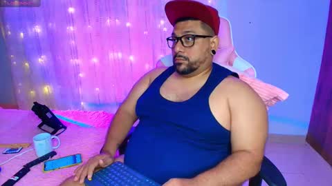 daddy sir master bear online show from February 15, 2025, 4:58 am