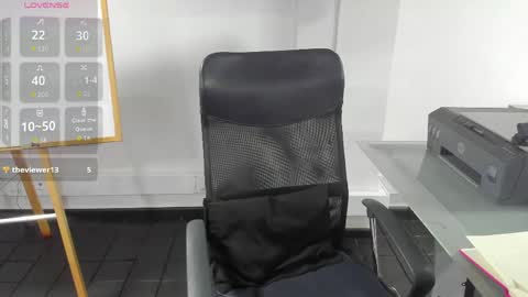 jade_connor online show from April 16, 2026, 9:39 pm