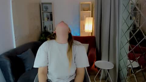 Snapshot of jade_soft chatting on October 10, 2025, 10:20 pm Jade online show from October 10, 2025, 10:20 pm