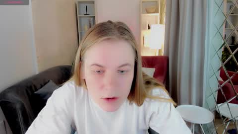 Snapshot of jade_soft chatting on October 18, 2025, 9:04 pm Jade online show from October 18, 2025, 9:04 pm