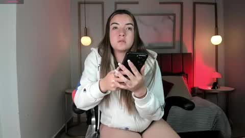 Snapshot of jade_vela chatting on October 6, 2025, 7:33 pm jade_vela online show from October 6, 2025, 7:33 pm