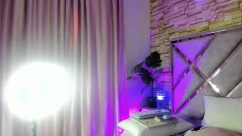 Snapshot of jade_white_ chatting on September 17, 2025, 12:51 pm jade white online show from September 17, 2025, 12:51 pm