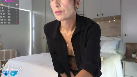 Jade online show from April 13, 2026, 7:47 am