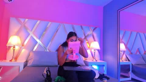 Jade online show from October 9, 2025, 8:40 pm