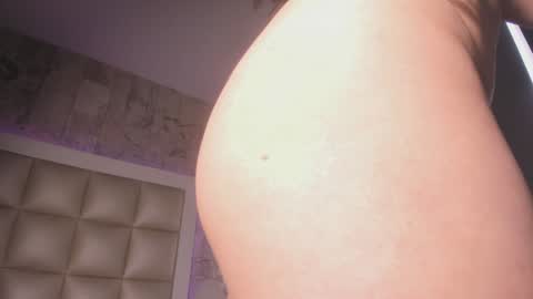 Snapshot of jadeestudios chatting on January 10, 2025, 1:20 pm jadeestudios online show from January 10, 2025, 1:20 pm