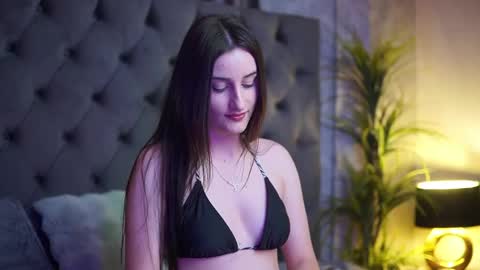  Jade  online show from May 26, 2026, 7:43 pm