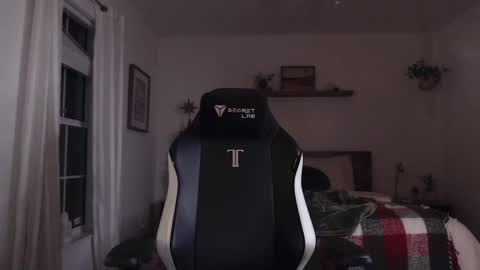 Snapshot of jadelove_ chatting on January 4, 2025, 12:16 am Jade Love online show from January 4, 2025, 12:16 am