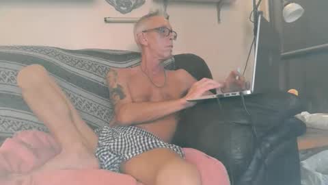 Snapshot of jah987654321 chatting on October 26, 2025, 10:25 pm James online show from October 26, 2025, 10:25 pm