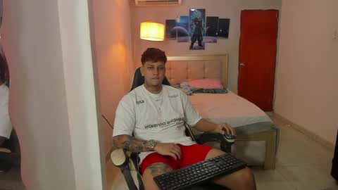 Snapshot of jake_pons chatting on December 14, 2024, 8:23 am Jake Pons online show from December 14, 2024, 8:23 am