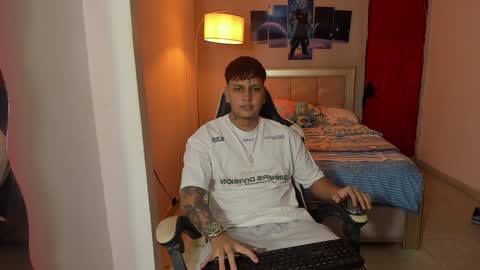 Snapshot of jake_pons chatting on December 31, 2024, 2:19 am Jake Pons online show from December 31, 2024, 2:19 am