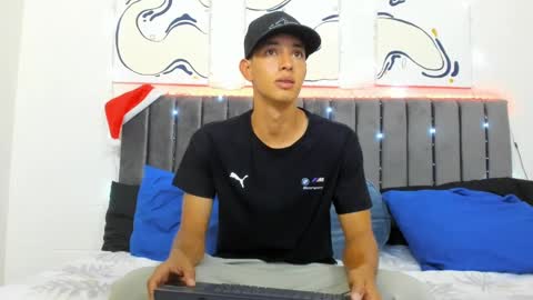 Hi guys im new 3 online show from January 8, 2025, 1:53 am