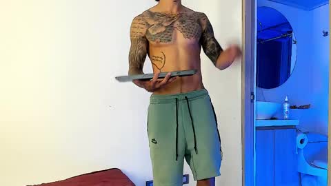 Snapshot of jakee_brown chatting on February 14, 2025, 4:04 am Santiago online show from February 14, 2025, 4:04 am