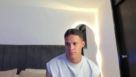 Snapshot of jamesowenn chatting on March 31, 2026, 4:13 am James Owenn online show from March 31, 2026, 4:13 am
